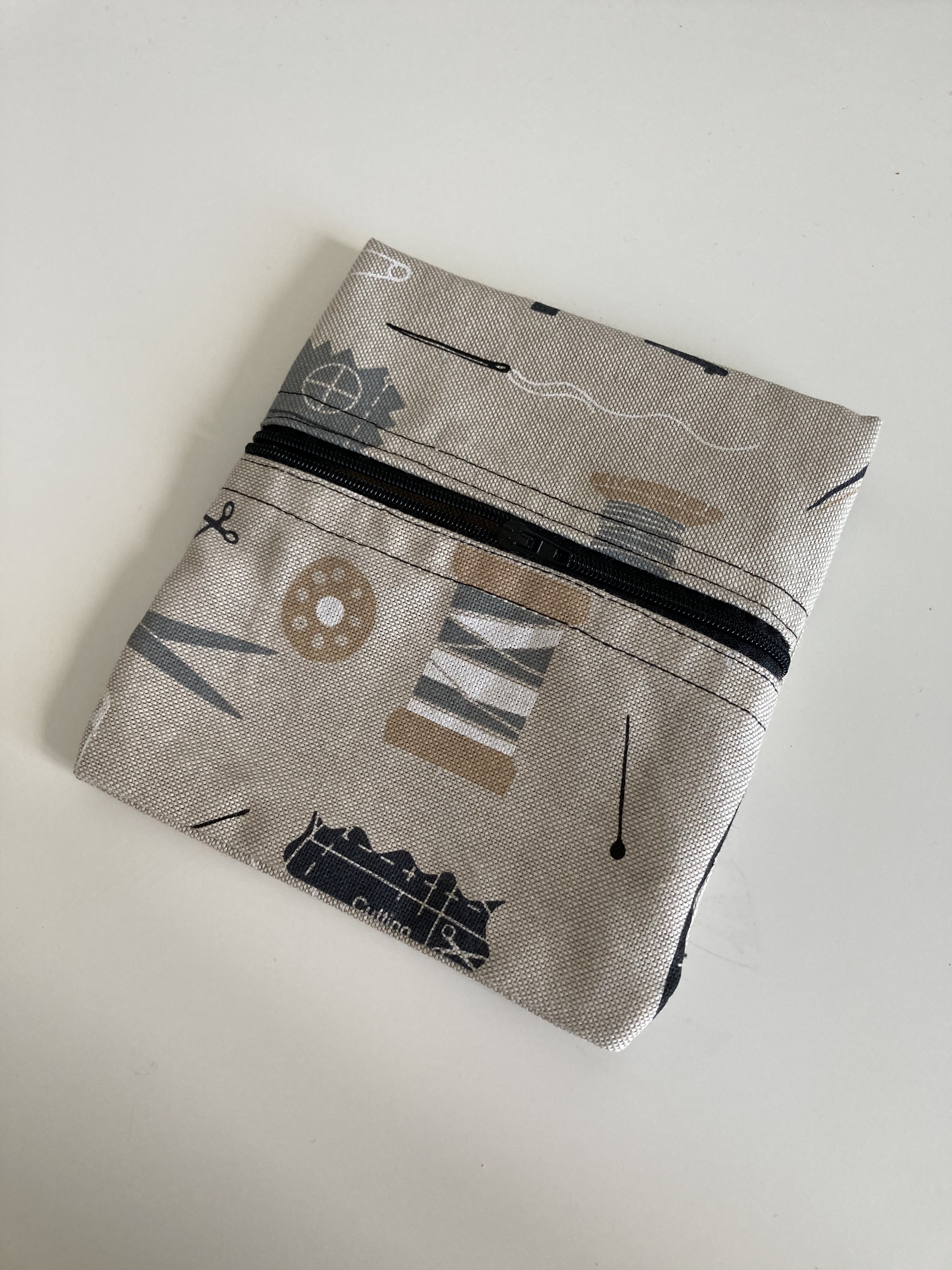 Small bag with zipper, technique: sewing